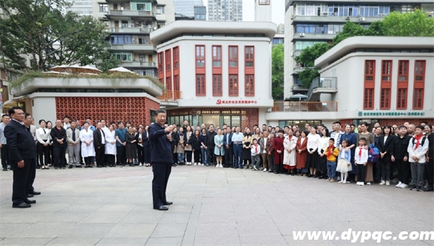 习近平总书记考察重庆民主村改造项目