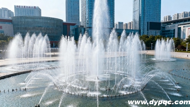 城市大型广场音乐喷泉全景